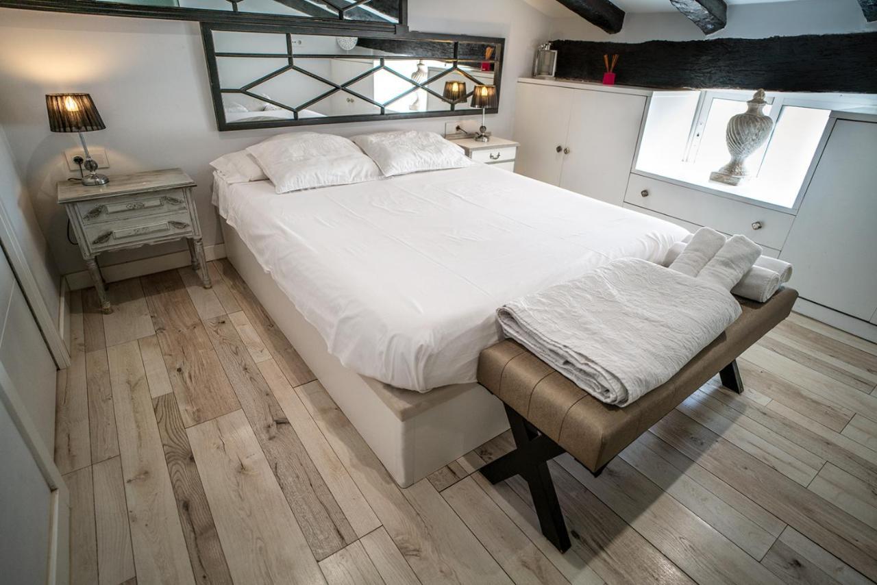 Atico Con Terraza Y Jacuzzi En El Centro Daire Valensiya Oda fotoğraf