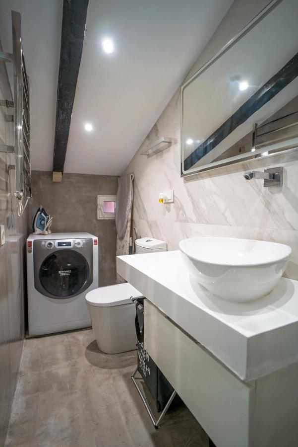 Atico Con Terraza Y Jacuzzi En El Centro Daire Valensiya Oda fotoğraf